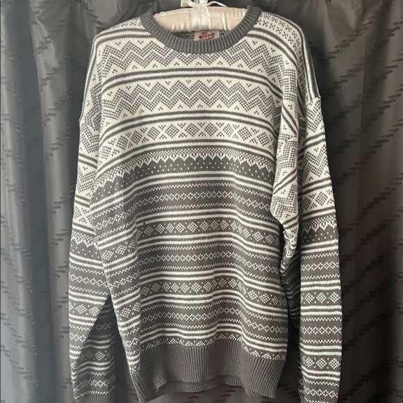 Other - Classic Gray & White Patterned Crewneck Sweater - Men